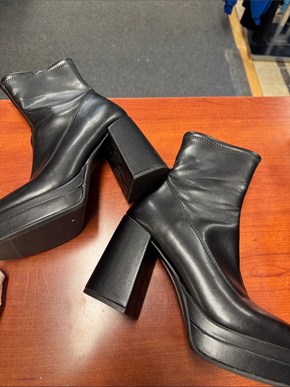 Wild fable boots size 8 // 100319